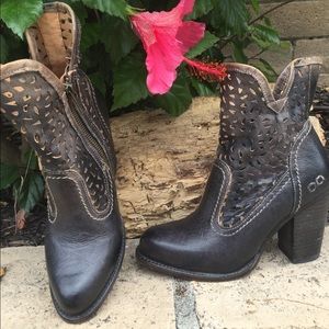 Bed/Stü boots, made out of natural leather